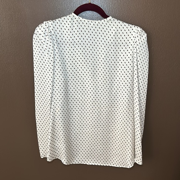 Express Blouse - Picture 2 of 4